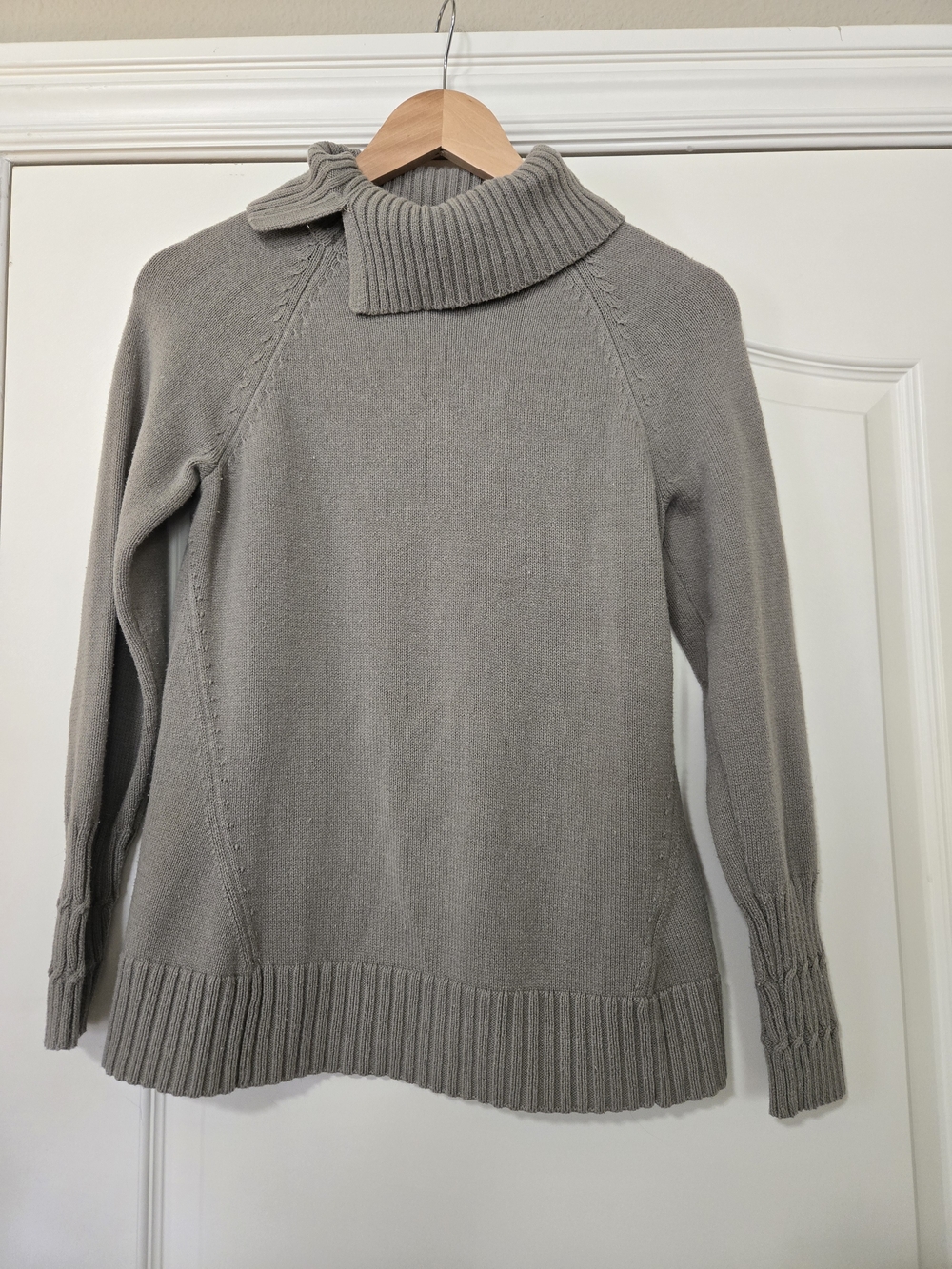 Isaac Mizrahi Light Sage Fold-Over Ribbed Turtleneck Sweater Cozy Warm